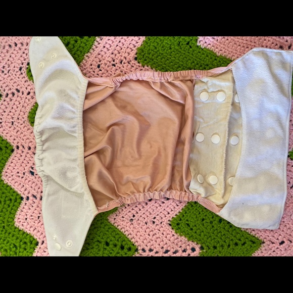 Momgaroo Bundle: Covers, Fitted Diapers, & Inserts - Picture 3 of 9